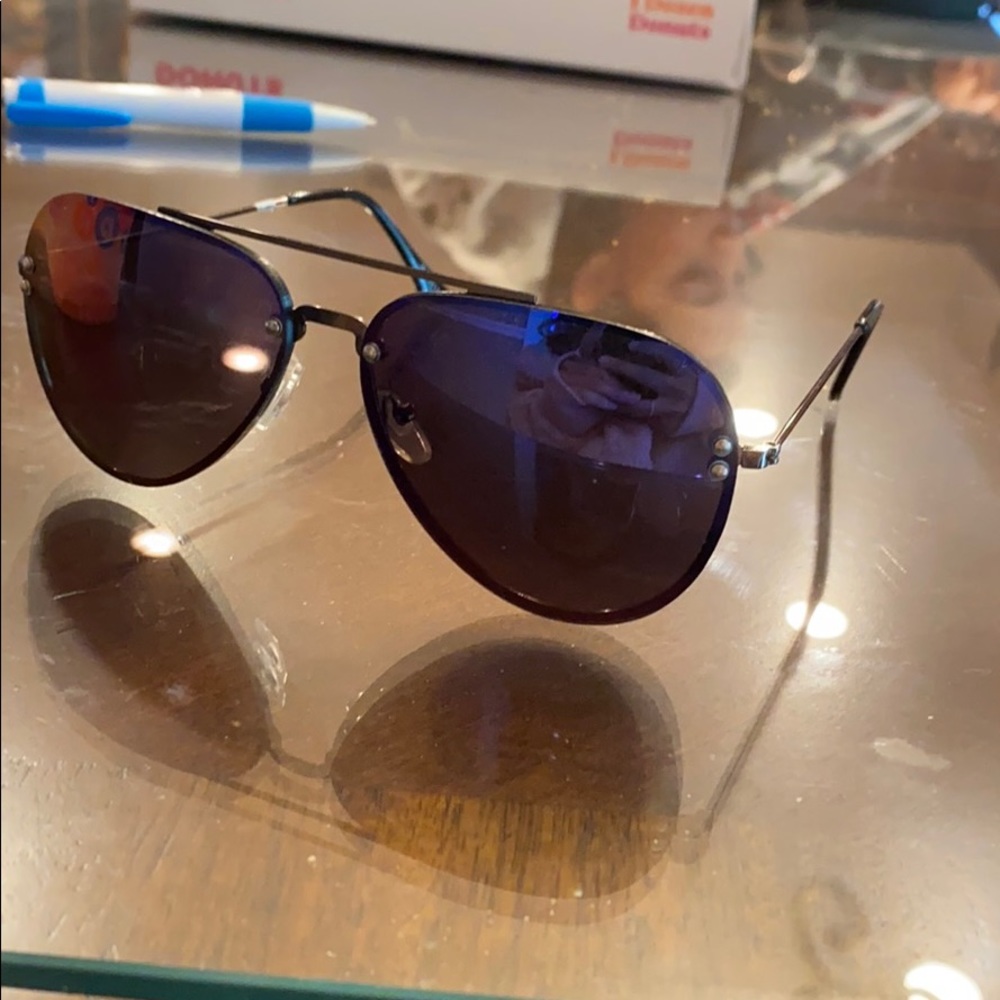 sunglasses - Picture 2 of 4